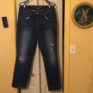 AE super stretch distressed tomgirl capris size 12